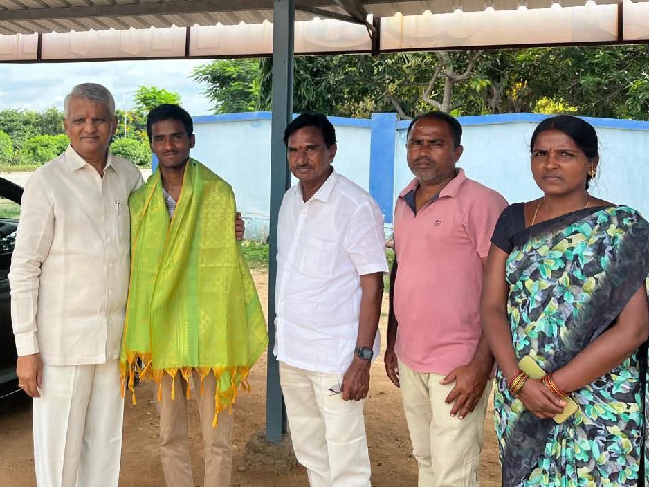 MBBS విద్యార్థికి రావుల చేయూత