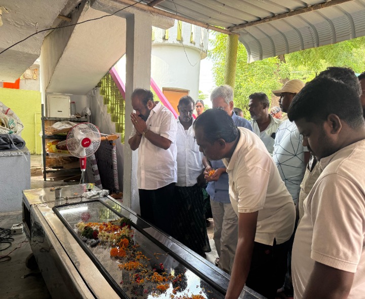 భౌతిక దేహన్ని నివాళులర్పించిన : తన్నీరు