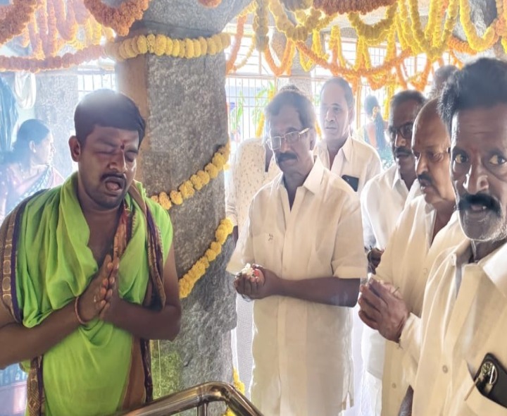 అమ్మవారిని దర్శించుకున్న ఎమ్మెల్సీ శివరామరెడ్డి