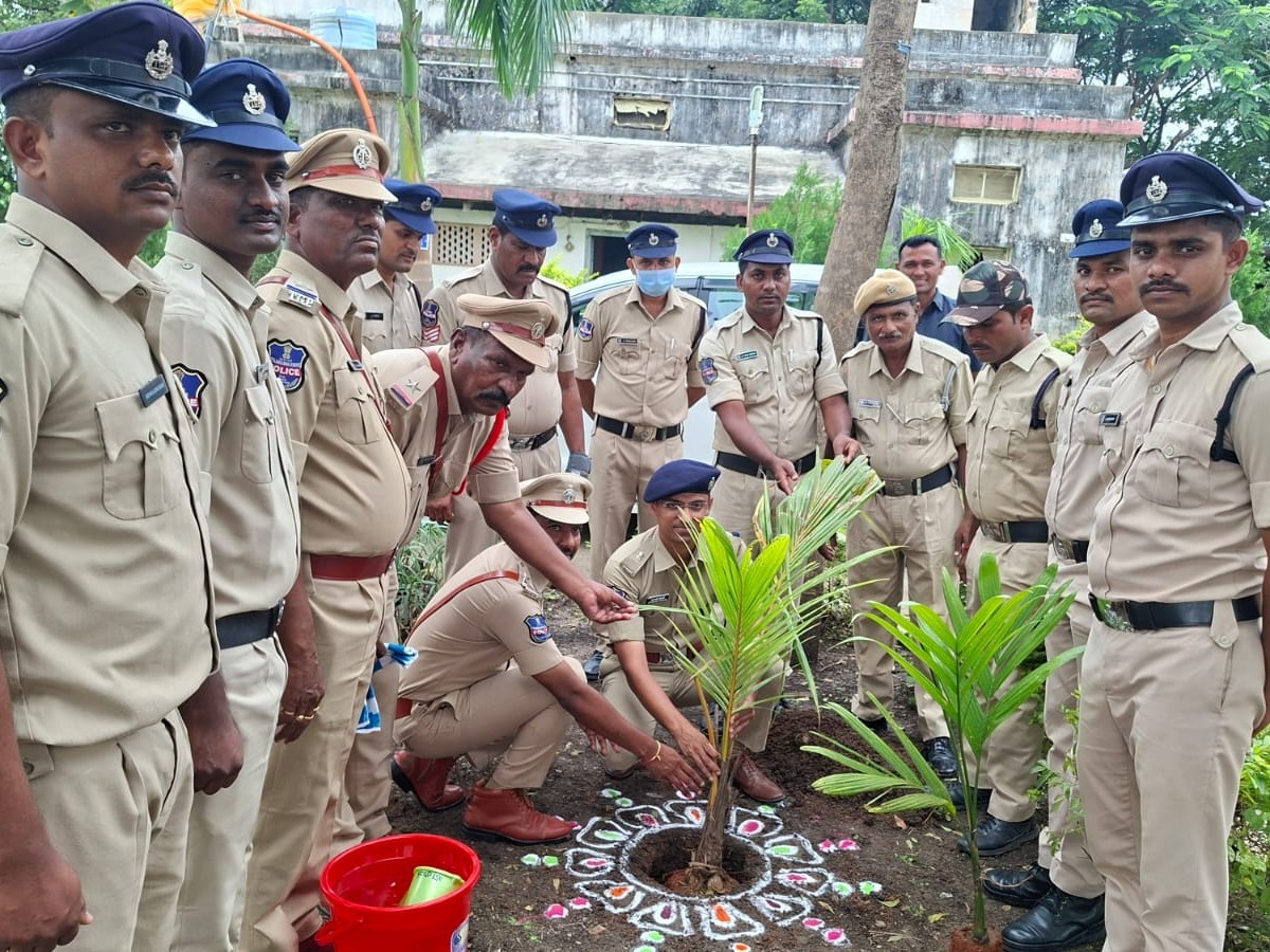 పోలీస్ స్టేషన్ తనిఖీ చేసిన అడిషనల్ ఎస్పీ