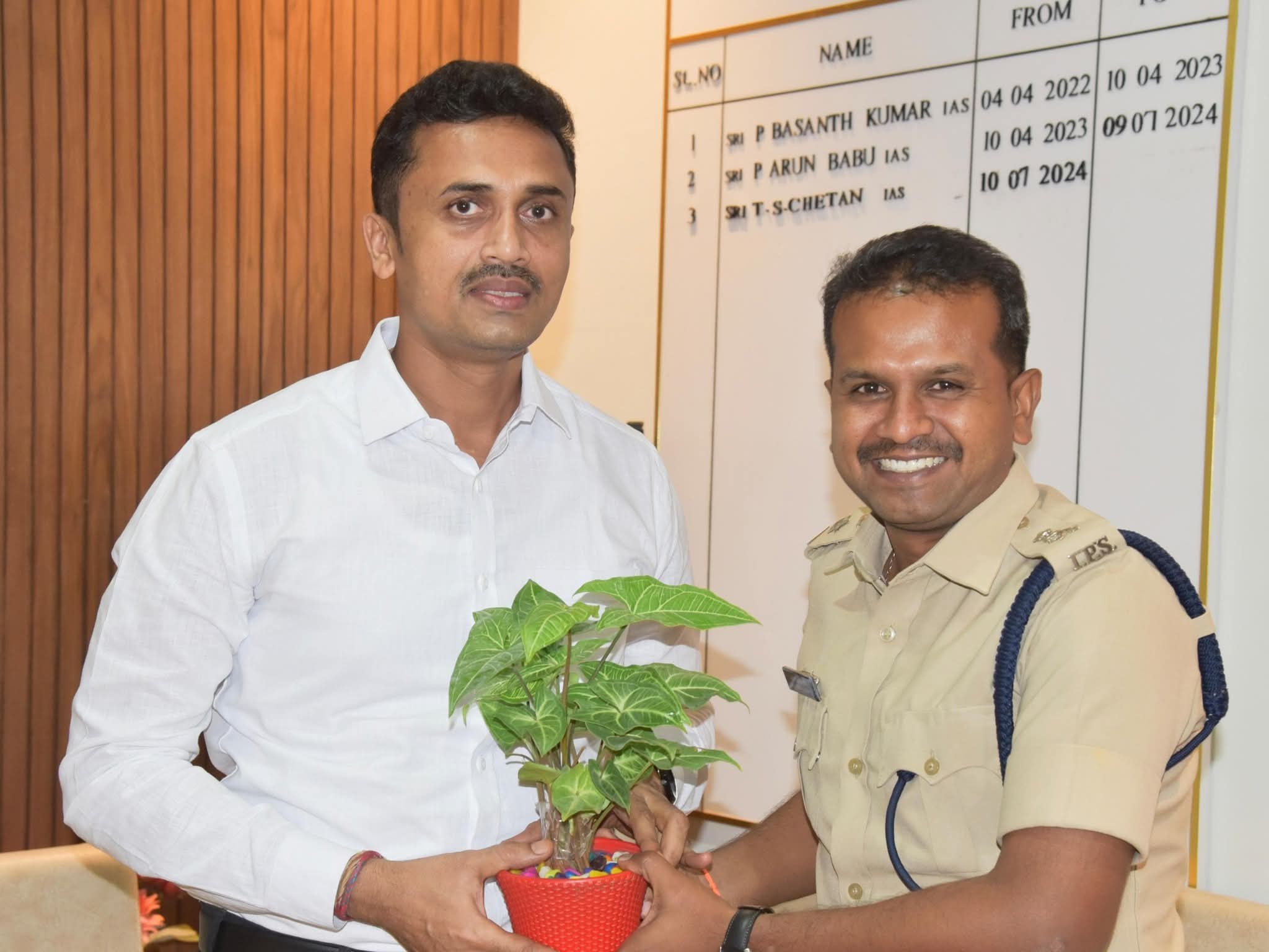పుట్టపర్తిలో కలెక్టర్, ఎస్పీ సమావేశం