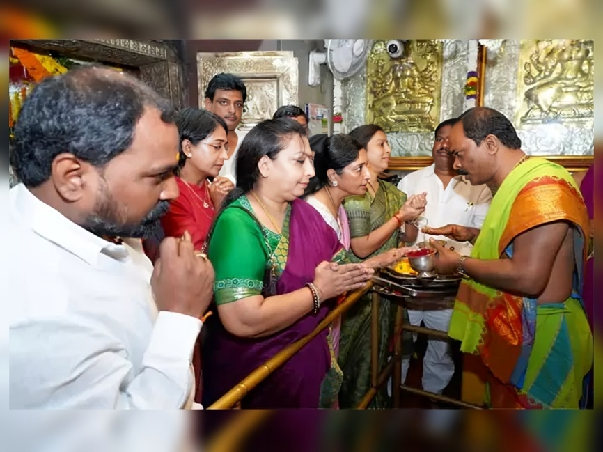 బల్కంపేటకు బాలయ్య సతీమణి