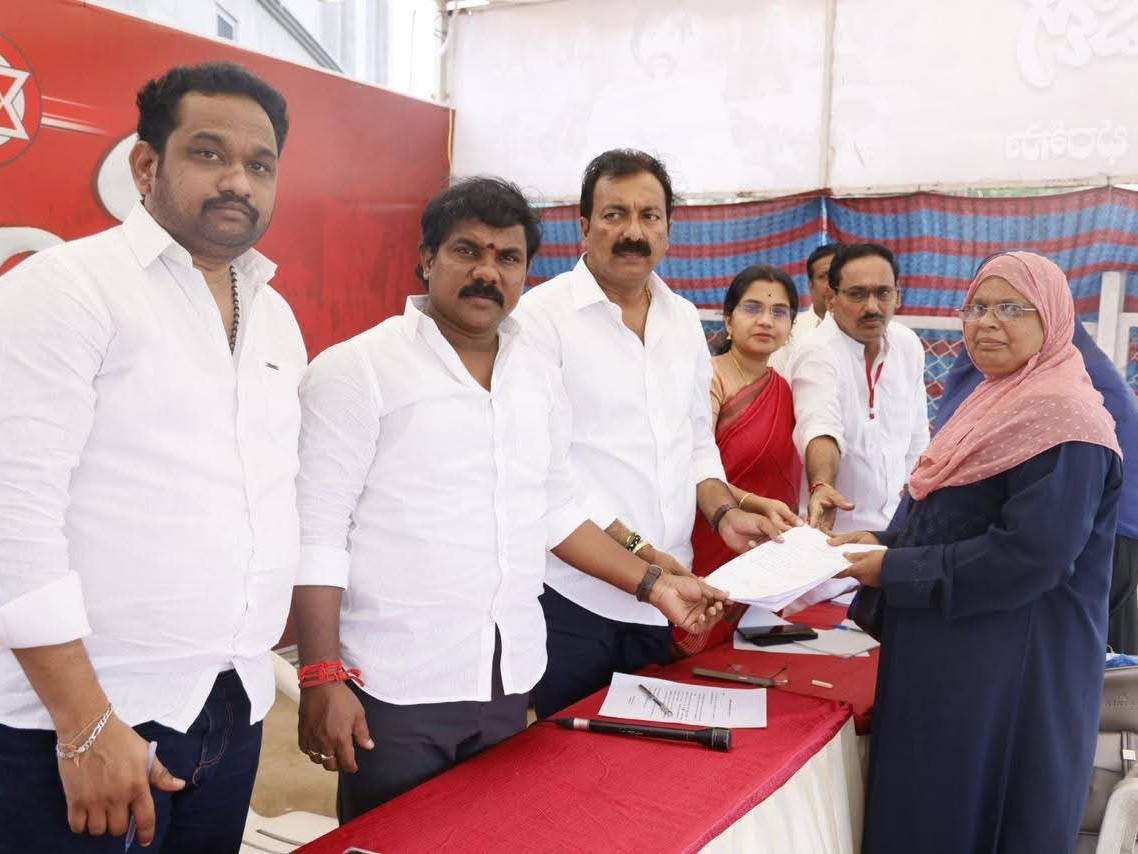 జనసేన జనవాణిలో ప్రజల సమస్యల స్వీకరణ