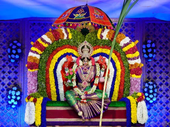 రాజరాజేశ్వరి దేవి అలంకారంలో వాసవి మాత