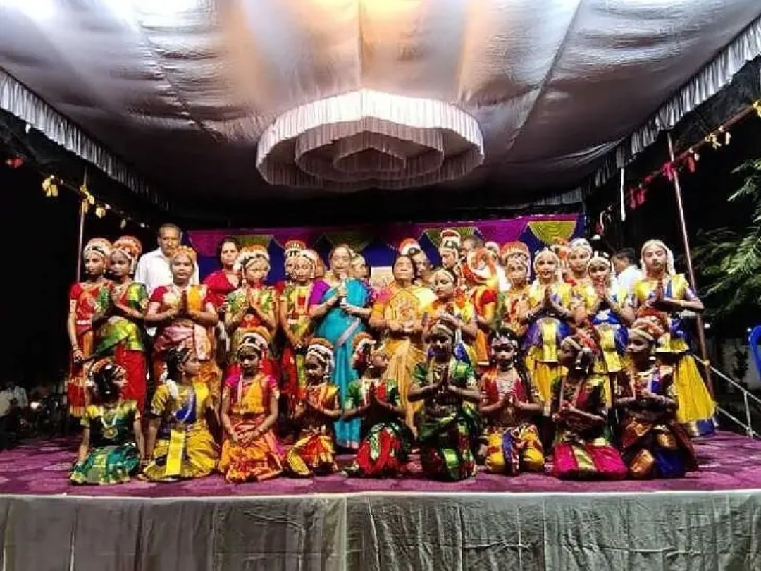 అలరించిన చిన్నారుల నృత్య ప్రదర్శనలు