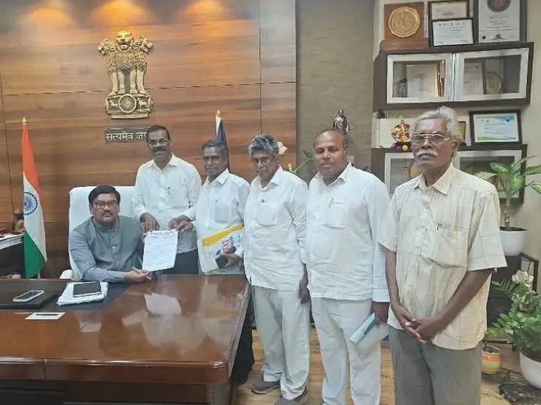 ‘వీధి కుక్కలకు ఆశ్రమాలు ఏర్పాటు చేయాలి’