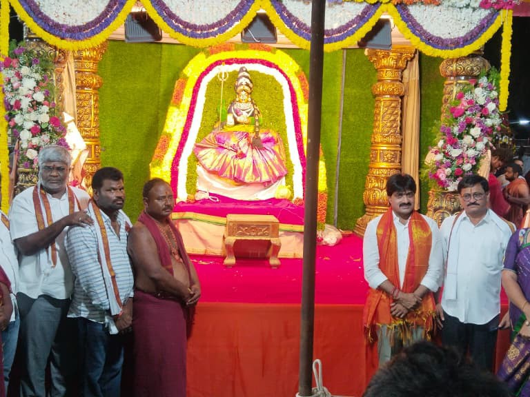 అమ్మవారి నవరాత్రి బ్రహ్మోత్సవాల్లో అలంపూర్ ఎమ్మెల్యే