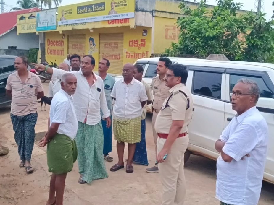 లక్కవరంలో.. భారీ చోరీ