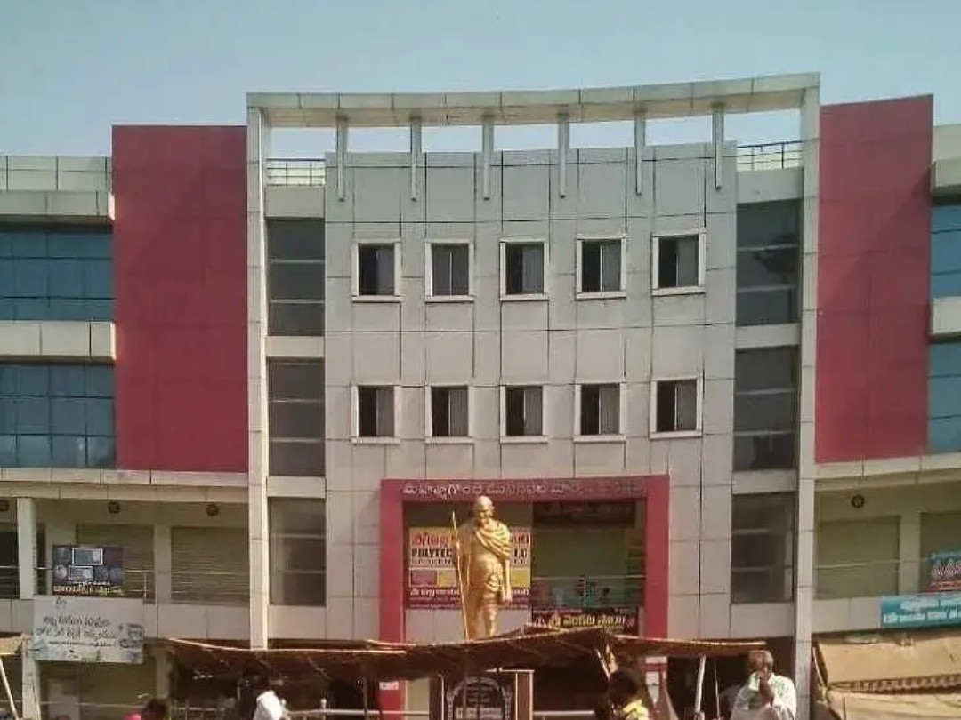 తెనాలి మున్సిపల్ కార్యాలయం తరలింపు షురూ