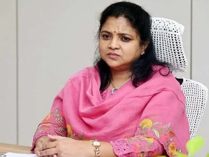 వర్మీ కంపోస్ట్ ఎరువులు అమ్మకాన్ని ప్రారంభించిన కలెక్టర్