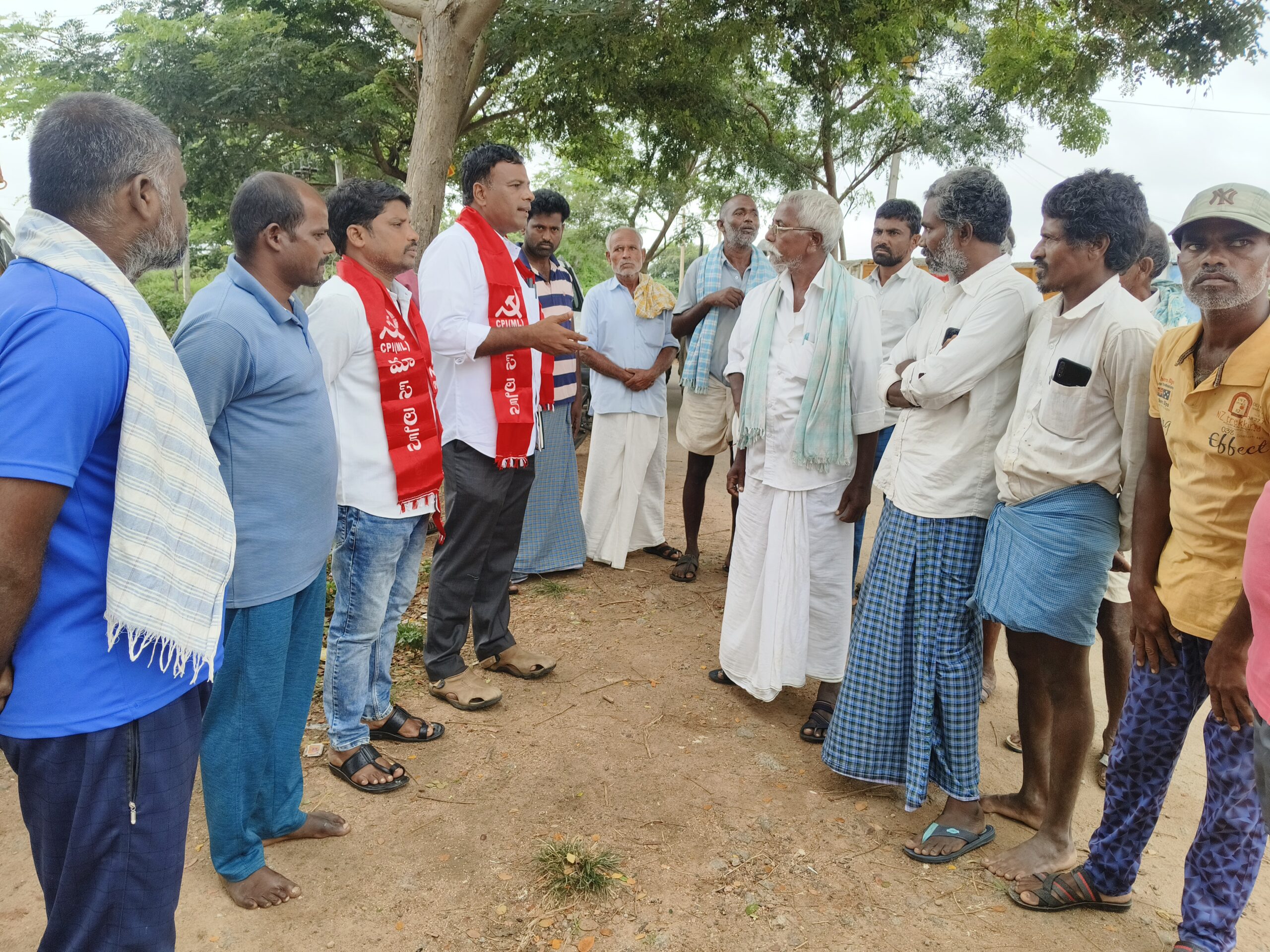 ‘పల్లె గడ్డ గ్రామస్తులకు నోటీసులు ఎలా ఇస్తారు’