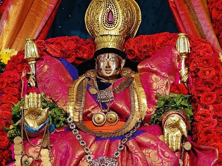 ఆదిలక్ష్మి అలంకరణలో అమ్మవారు దర్శనం