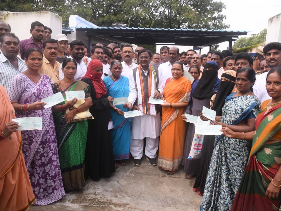 ‘ఇచ్చిన హామీలను ఒక్కొక్కటిగా అమలు చేస్తున్నాం’