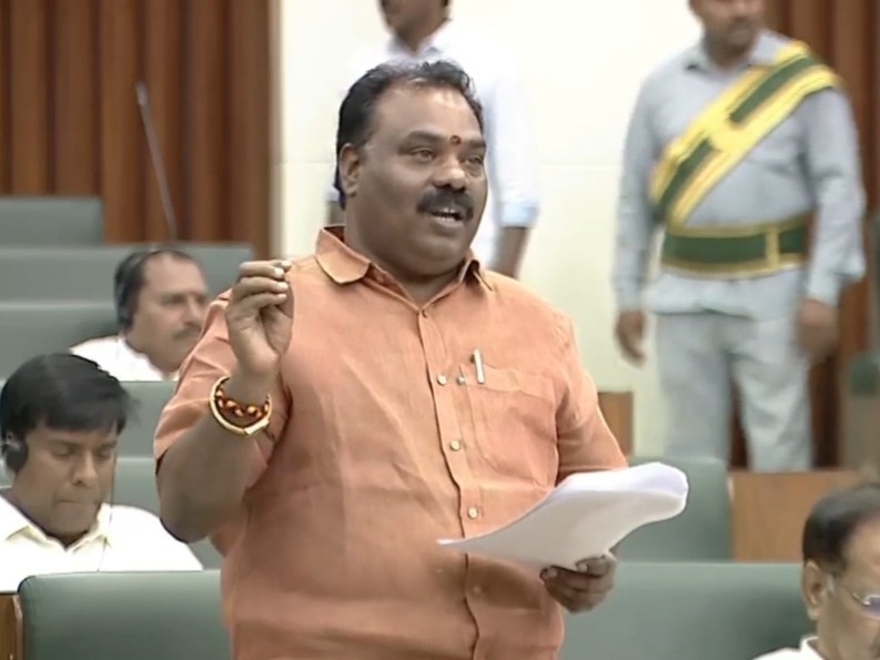 ‘ప్రభుత్వం ఇళ్ల నిర్మాణం చేపట్టేలా చర్యలు తీసుకోవాలి’