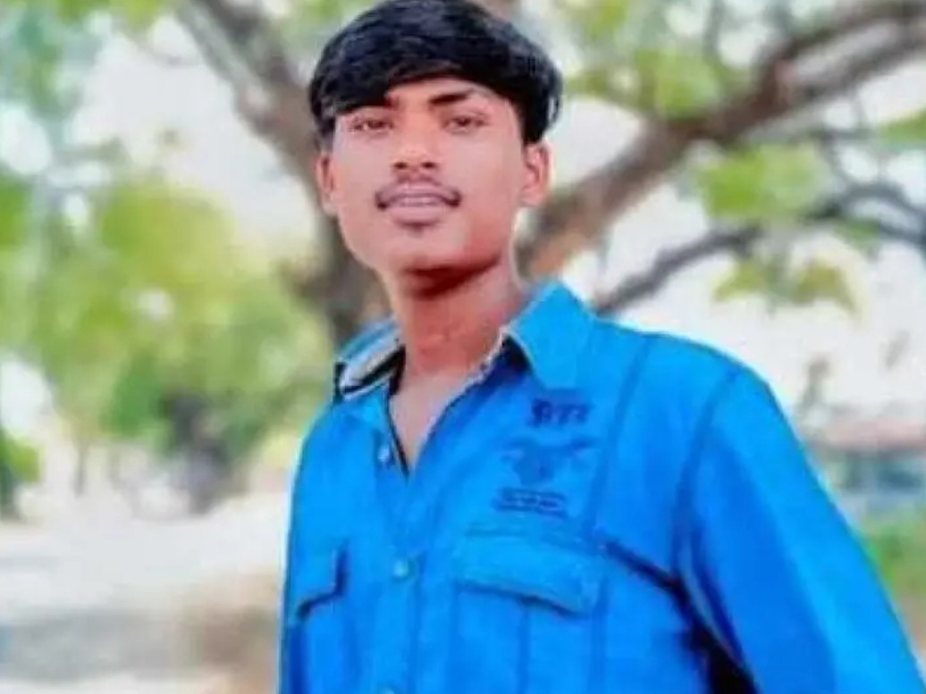 ఫోన్ కొనివ్వలేదని యువకుడు ఆత్మహత్య