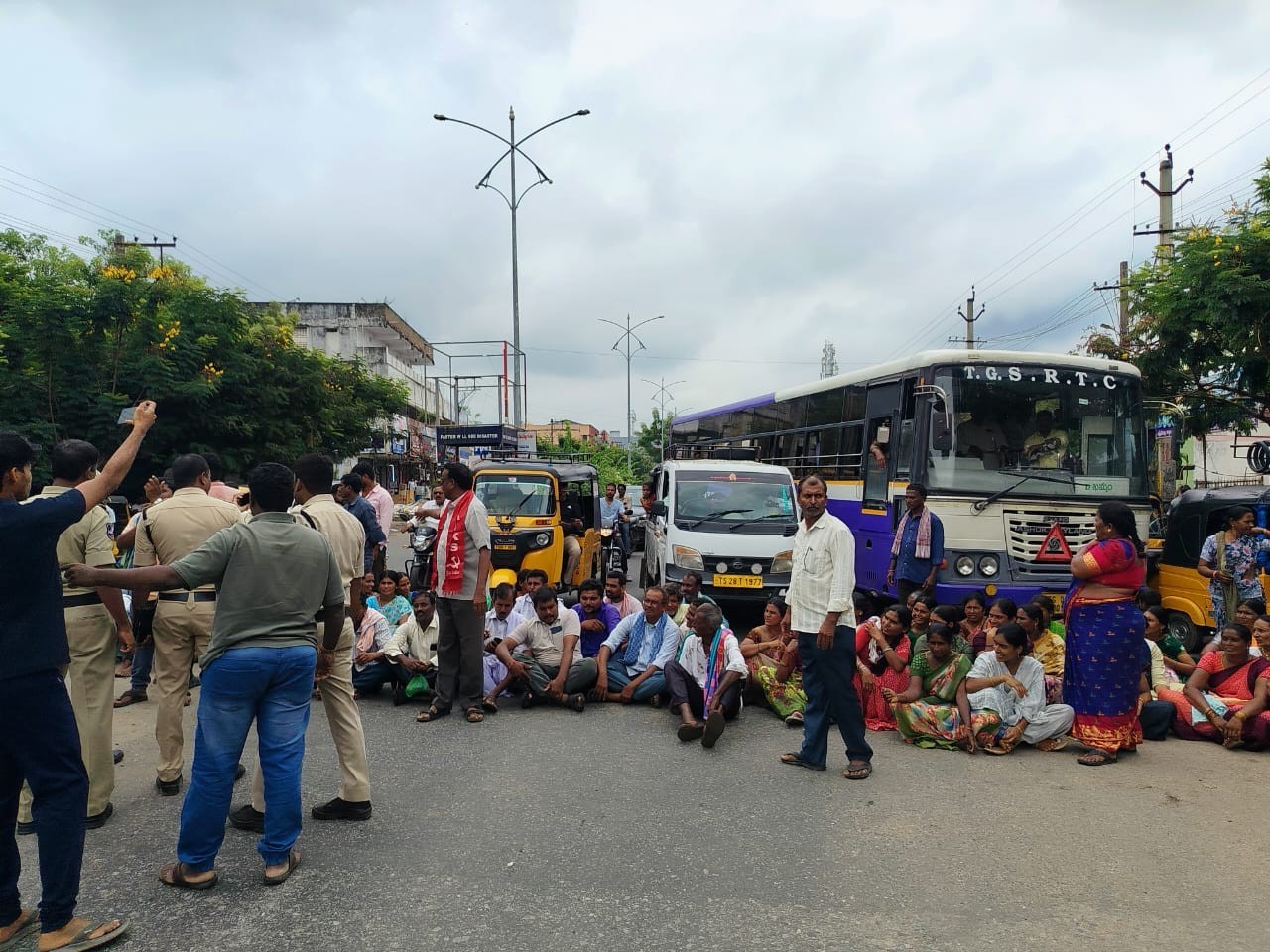 ‘రైతులకు సరిపడా యూరియా వెంటనే సరఫరా చేయాలి’