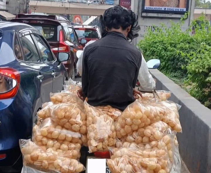 శ్రమజీవుల కష్టాలకు అద్దం పట్టే చిత్రం ఇదే!