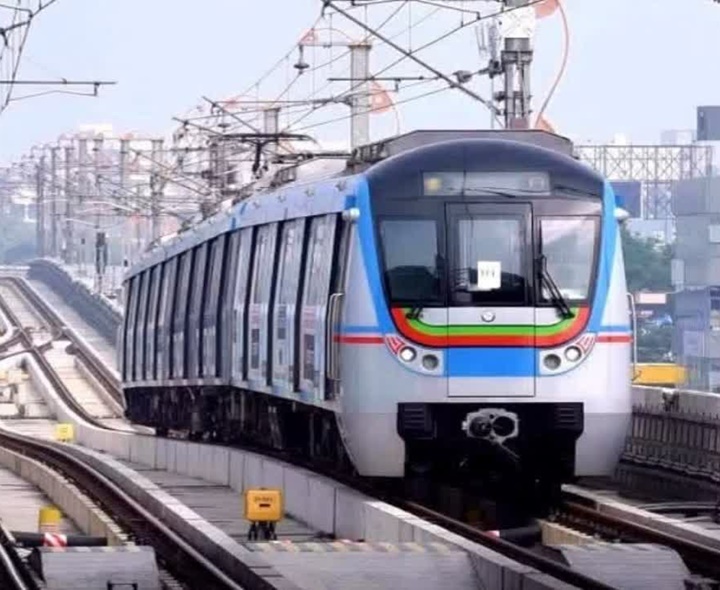 మెట్రో ట్రైన్‌లో సాంకేతిక సమస్య