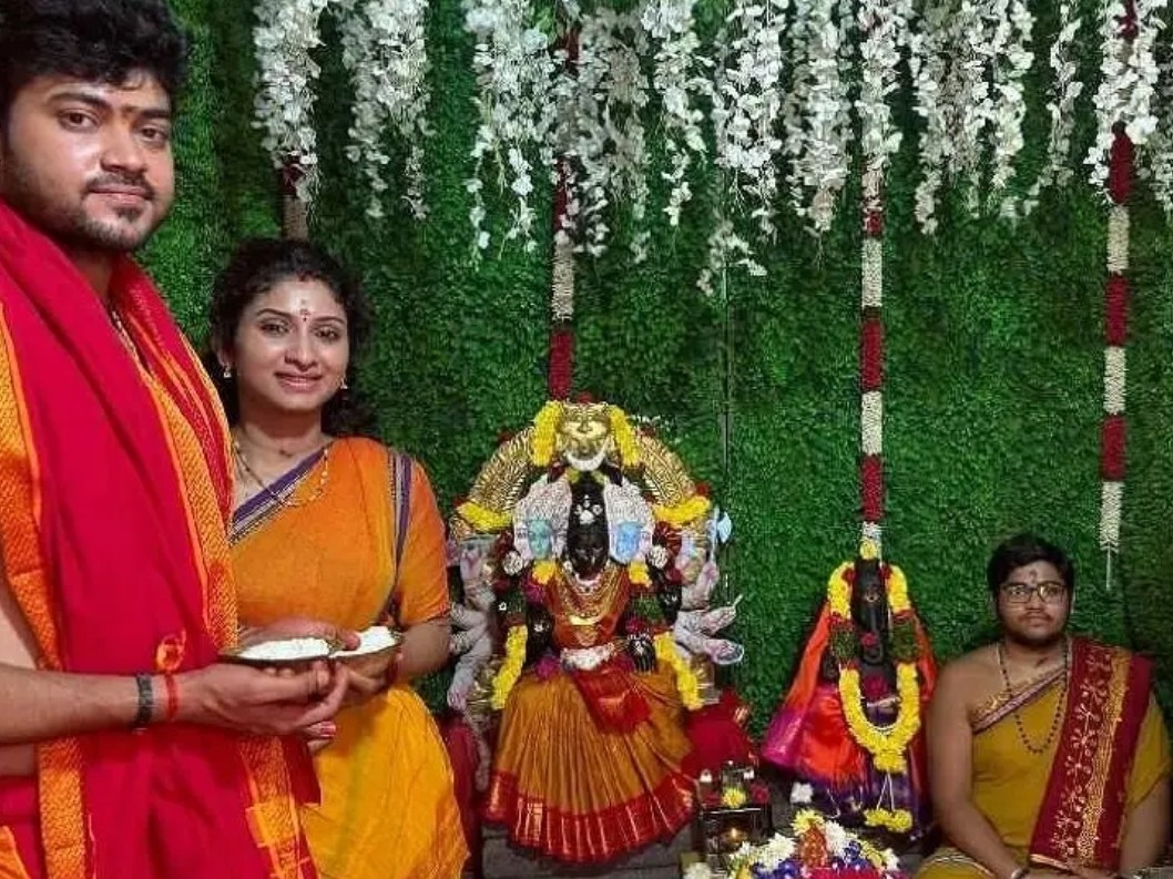 మహాలక్ష్మీ అమ్మవారిని దర్శించుకున్న నటీనటులు