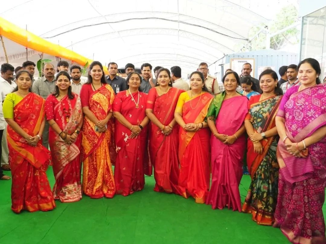 దుర్గమ్మను దర్శించుకున్న ఎమ్మెల్యే