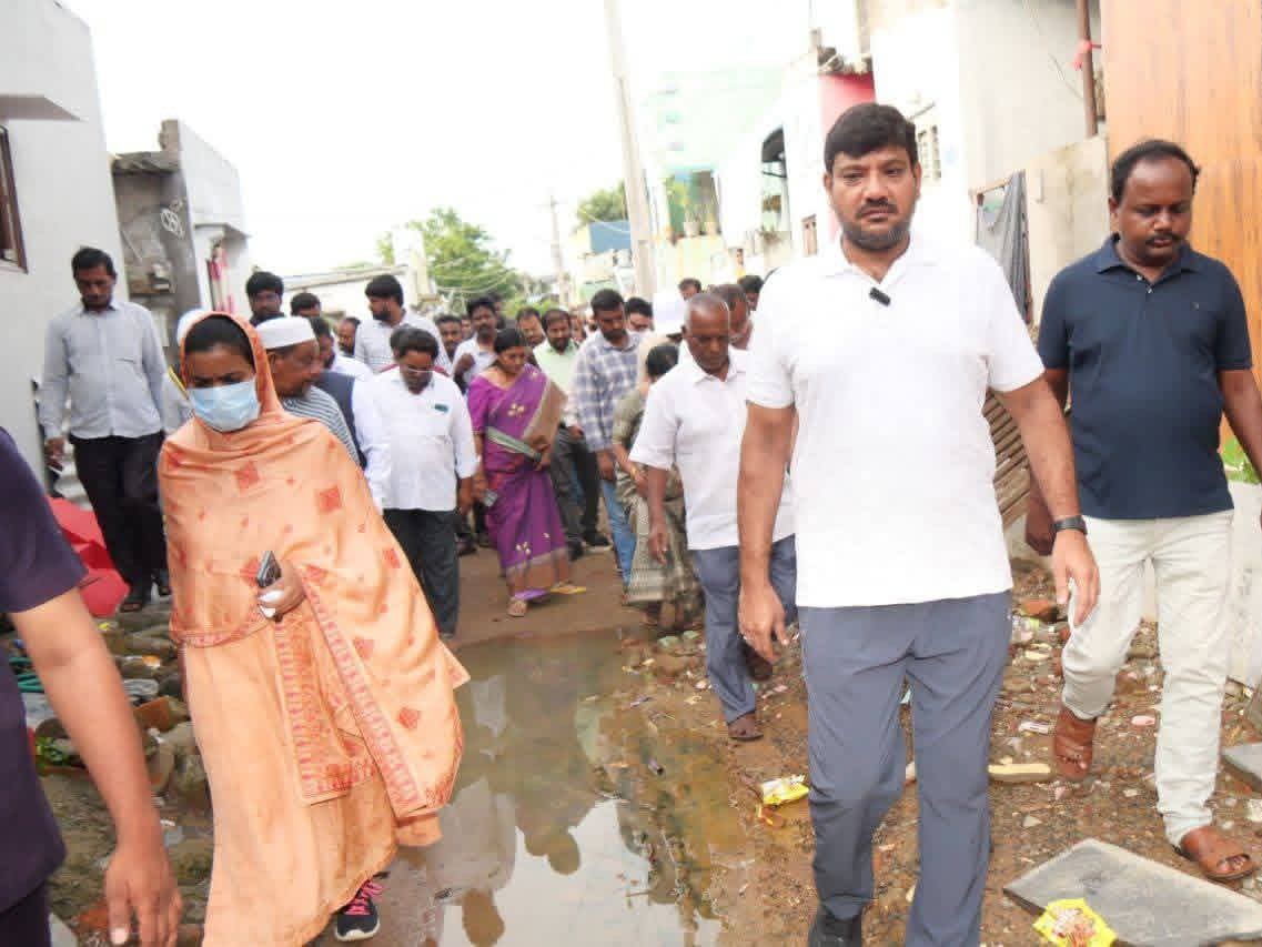 రామిరెడ్డితోట ప్రాంతంలో పర్యటించిన ఎమ్మెల్యే