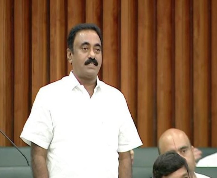 ‘నిధులు మంజూరు చేసి కాలువల మరమ్మత్తులు చేపట్టాలి’