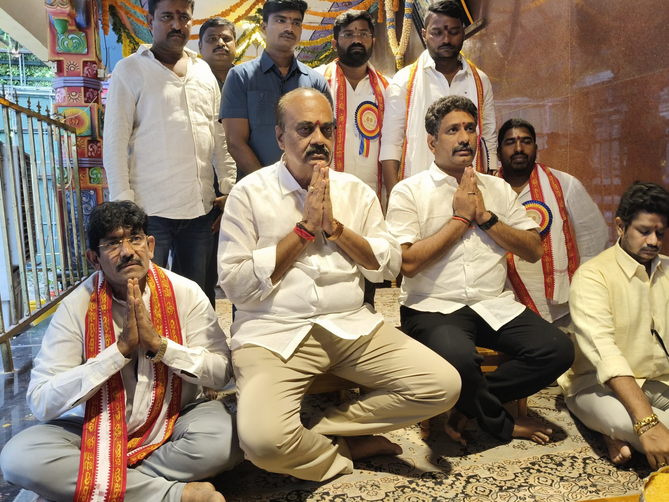 కనకదుర్గమ్మను దర్శించుకున్న ఎమ్మెల్యే