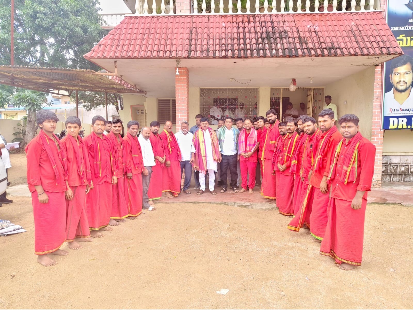 ఎమ్మెల్యేకు గిరిజనుల కృతజ్ఞతలు