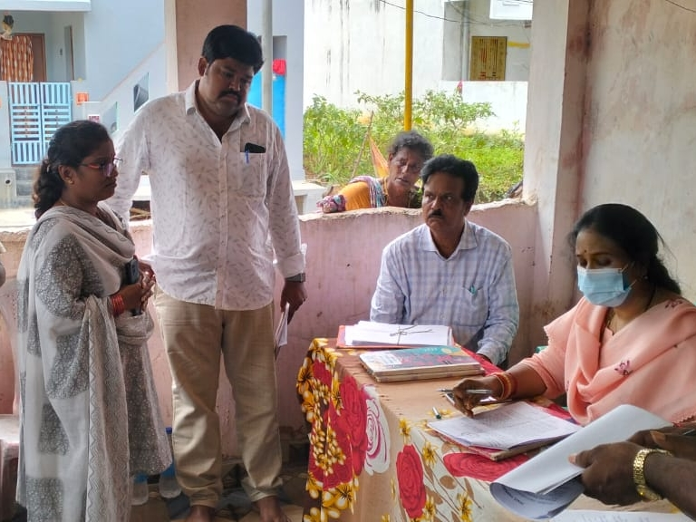 పంచాయతీని తనిఖీ చేసిన డీఎల్‌పీవో