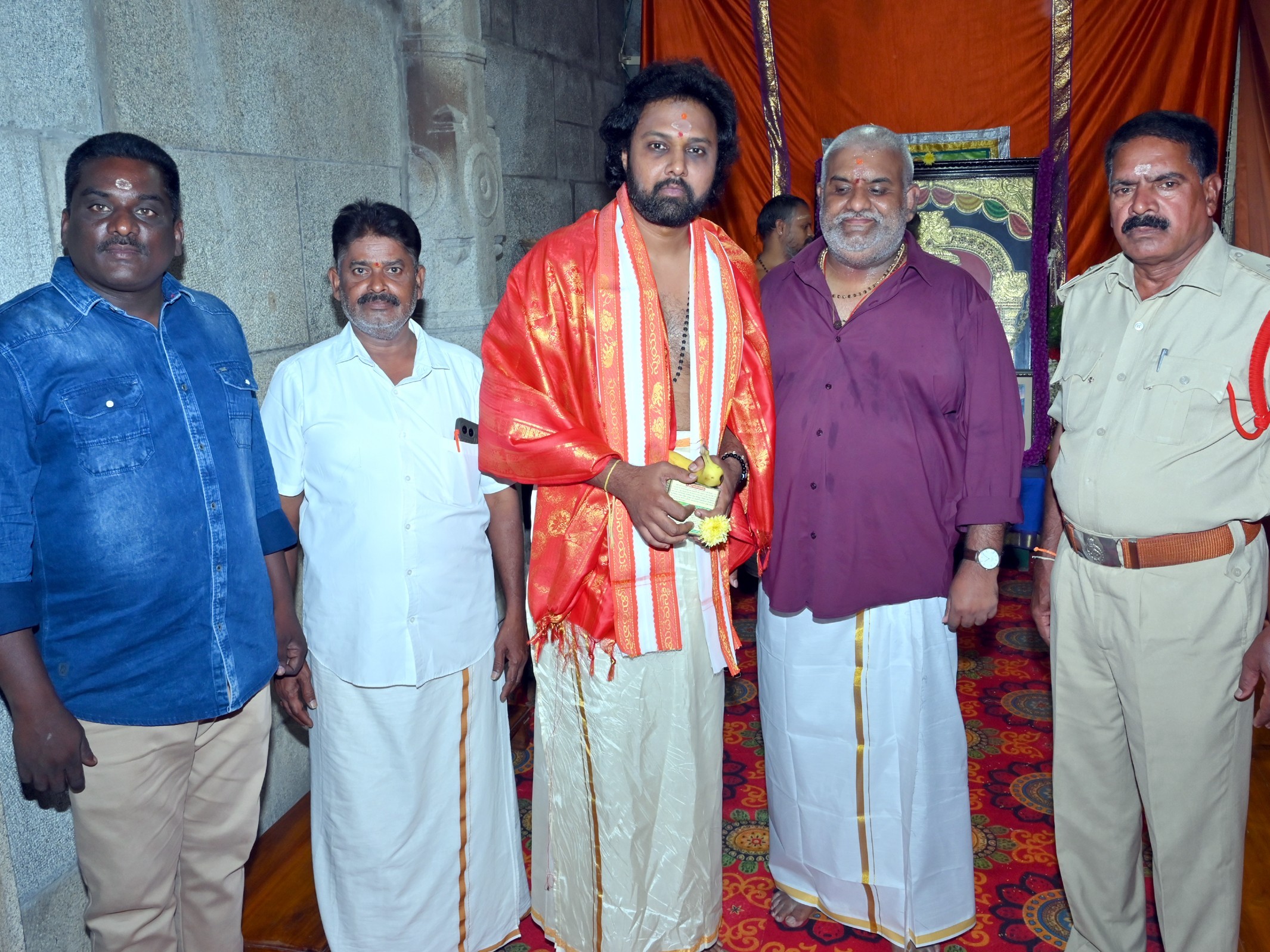 వినాయక స్వామి వారి సేవలో సినీ నటుడు