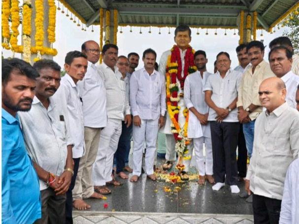 ఒకే వేదికపై కాంగ్రెస్ ఎమ్మెల్యే.. BRS మాజీ ఎమ్మెల్యే