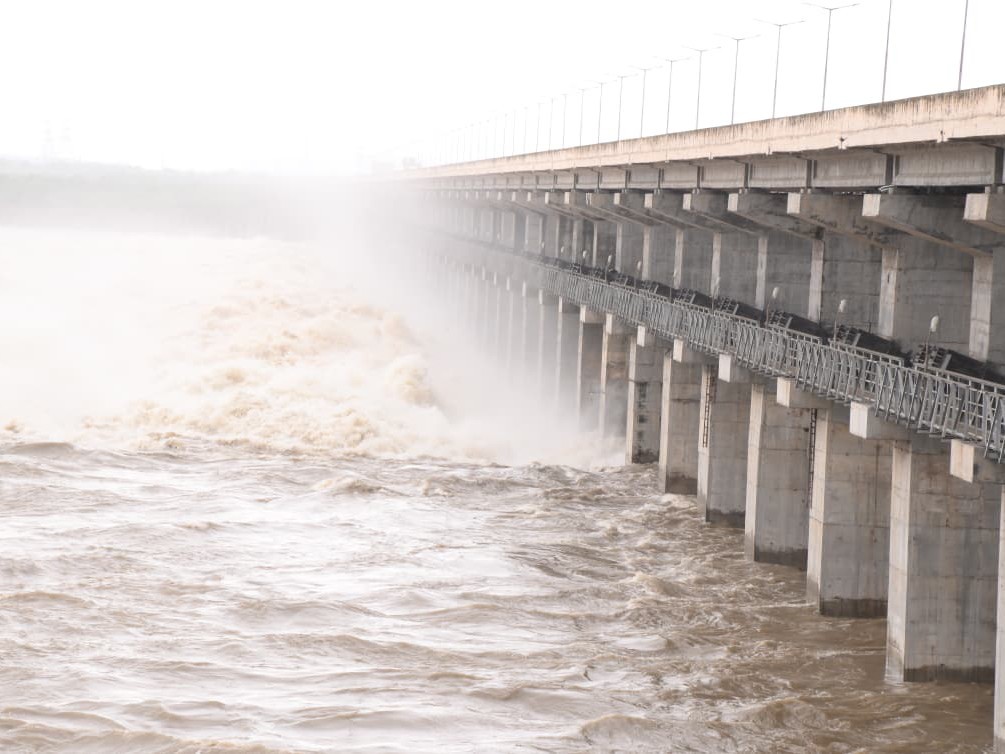 గోదావరి నదీ పరివాహక ప్రాంతంలోకి వెళ్ళొద్దు