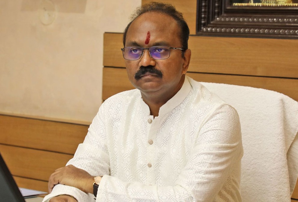 సెలవులు పెట్టిన TTD మాజీ EO