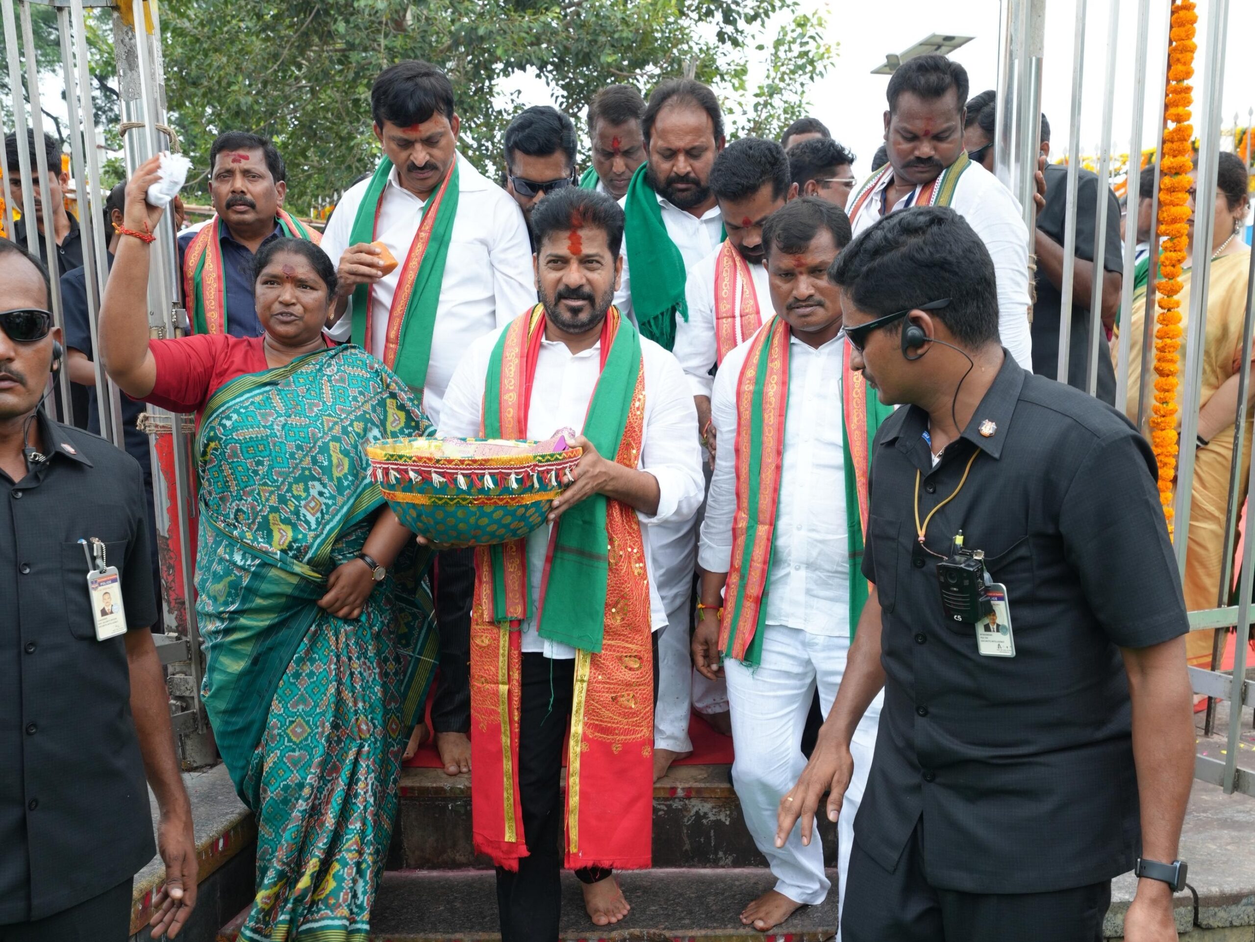 సమ్మక్క-సారలమ్మ గద్దెలను అభివృద్ధి హర్షనియం: జారే