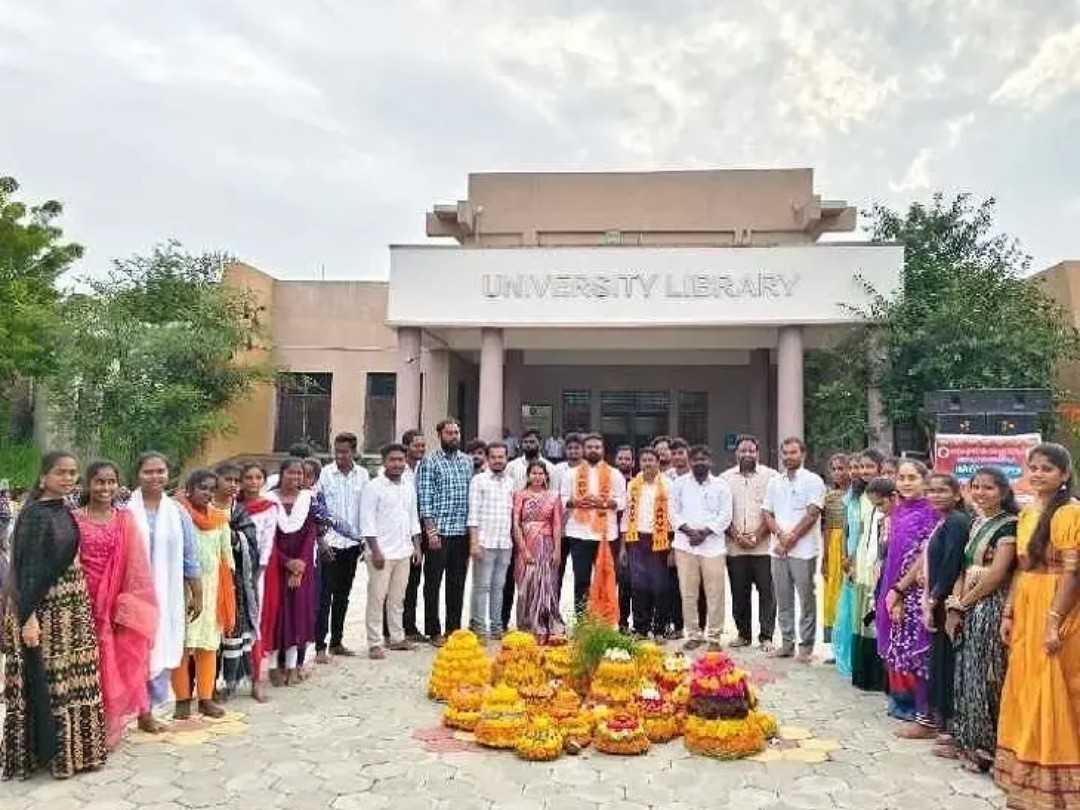 మహాత్మా గాంధీ యూనివర్సిటీలో బతుకమ్మ సంబరాలు
