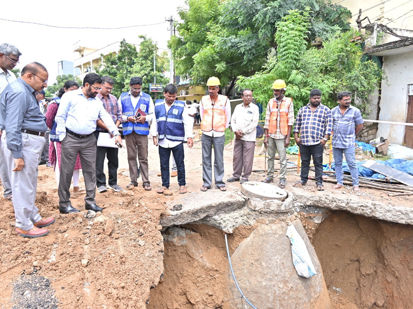 ట్రంక్ మెయిన్‌ పైప్ లైన్ పనులు పరిశీలన