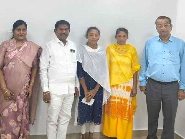 మంత్రి స్వామికి కృతజ్ఞతలు తెలిపిన విద్యార్థిని