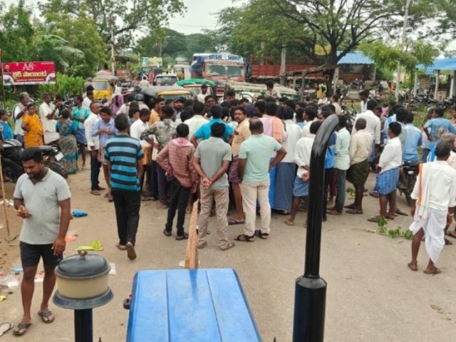 రైతులకు తప్పని తిప్పలు