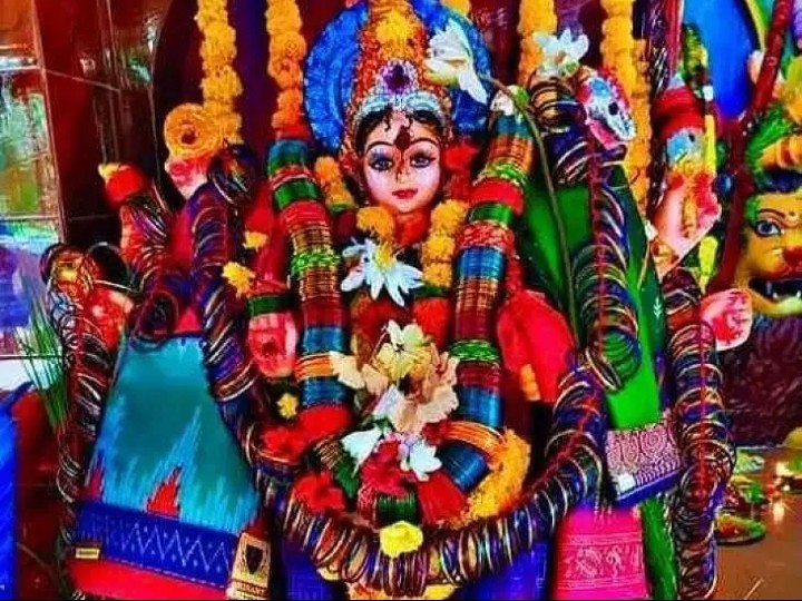 దుర్గమ్మకు మట్టి గాజులతో అలంకరణ