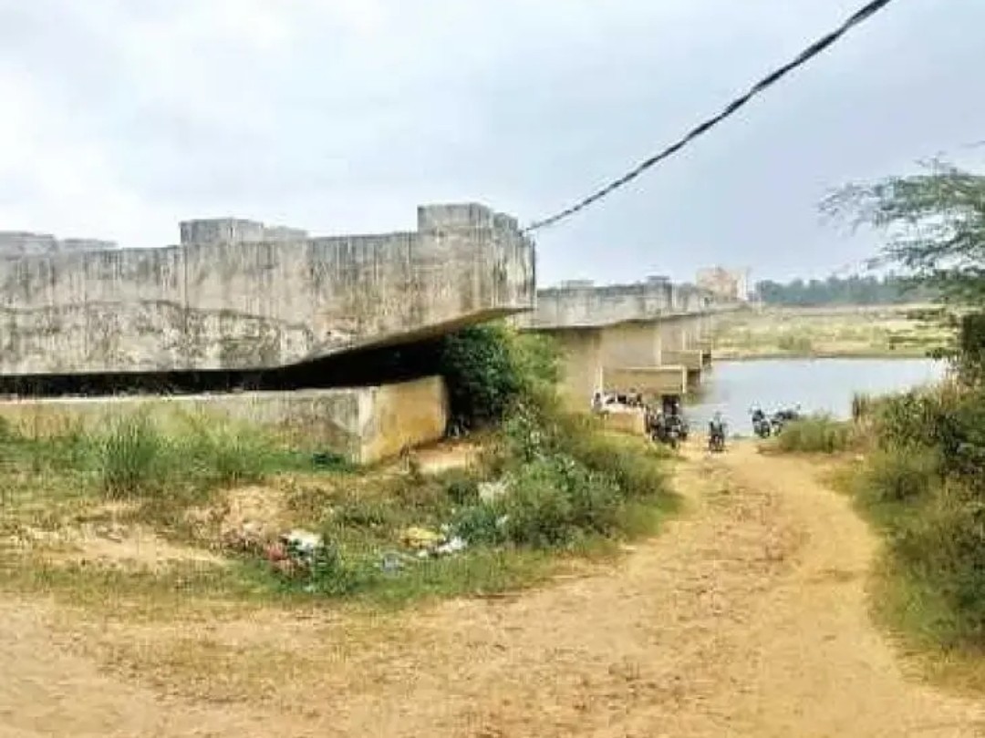 వనిత మండలం వంతెనకు మోక్షమెప్పుడో..?