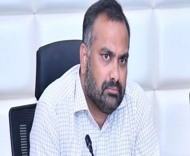 ఇంజినీర్లపై GHMC కమిషనర్ ఆగ్రహం