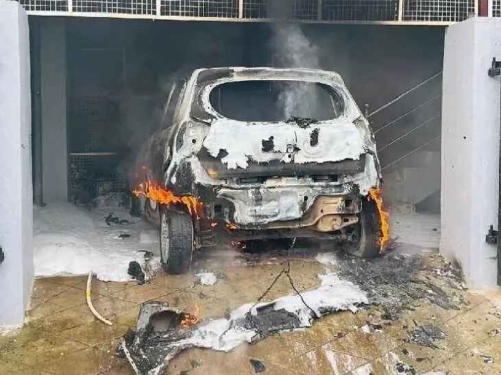 అగ్ని ప్రమాదంలో కారు దగ్ధం