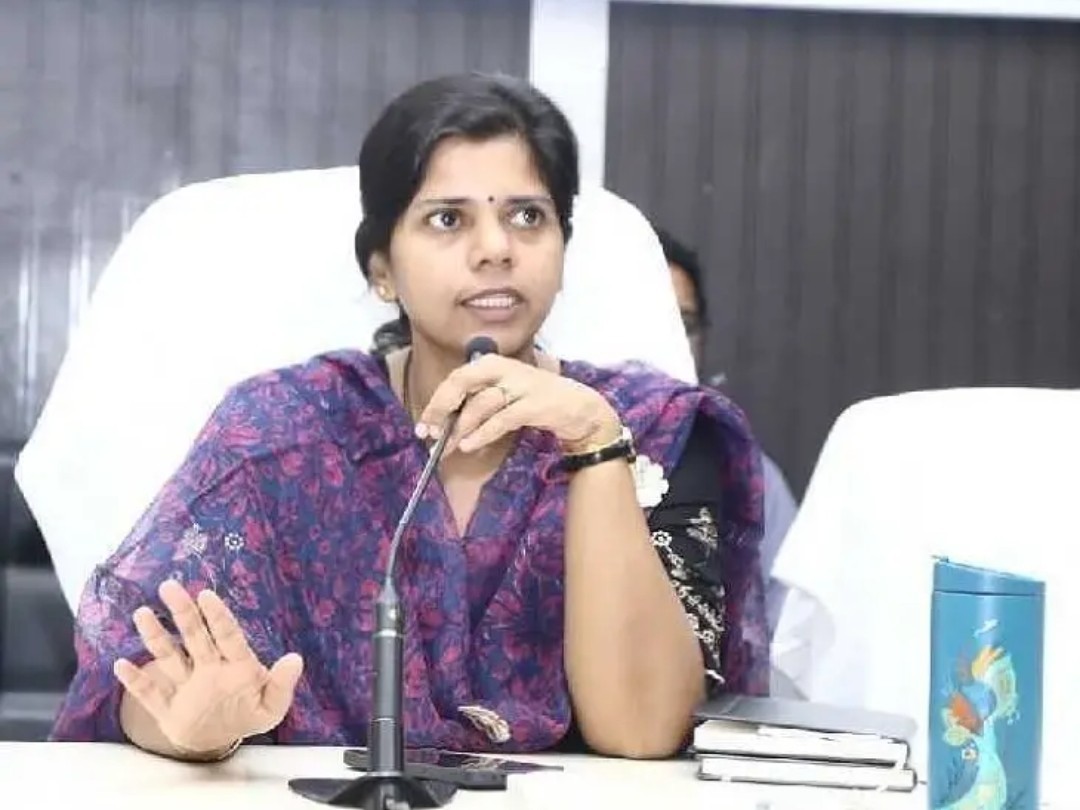 తెలంగాణ ఇంటి పార్టీకి షోకాజ్ నోటీసులు