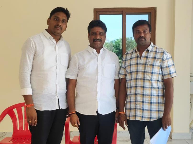 వైద్య ఖర్చు నిమిత్తం ఎల్‌వోసీ పత్రం అందజేసిన ఎమ్మెల్యే