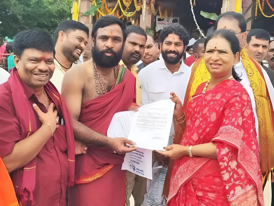 జోగులాంబ రైల్వే హాల్ట్ వద్ద రైళ్లు ఆగాలని ఎంపీకి వినతి
