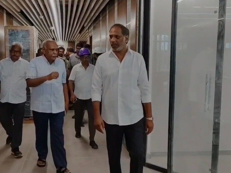 CRDA కార్యాలయాన్ని సందర్శించిన మంత్రి గొట్టిపాటి