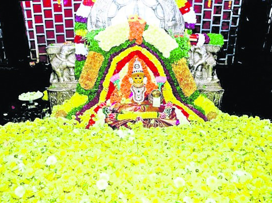 ‘సిరుల త‌ల్లికి ప్ర‌త్యేక పూజ‌లు’