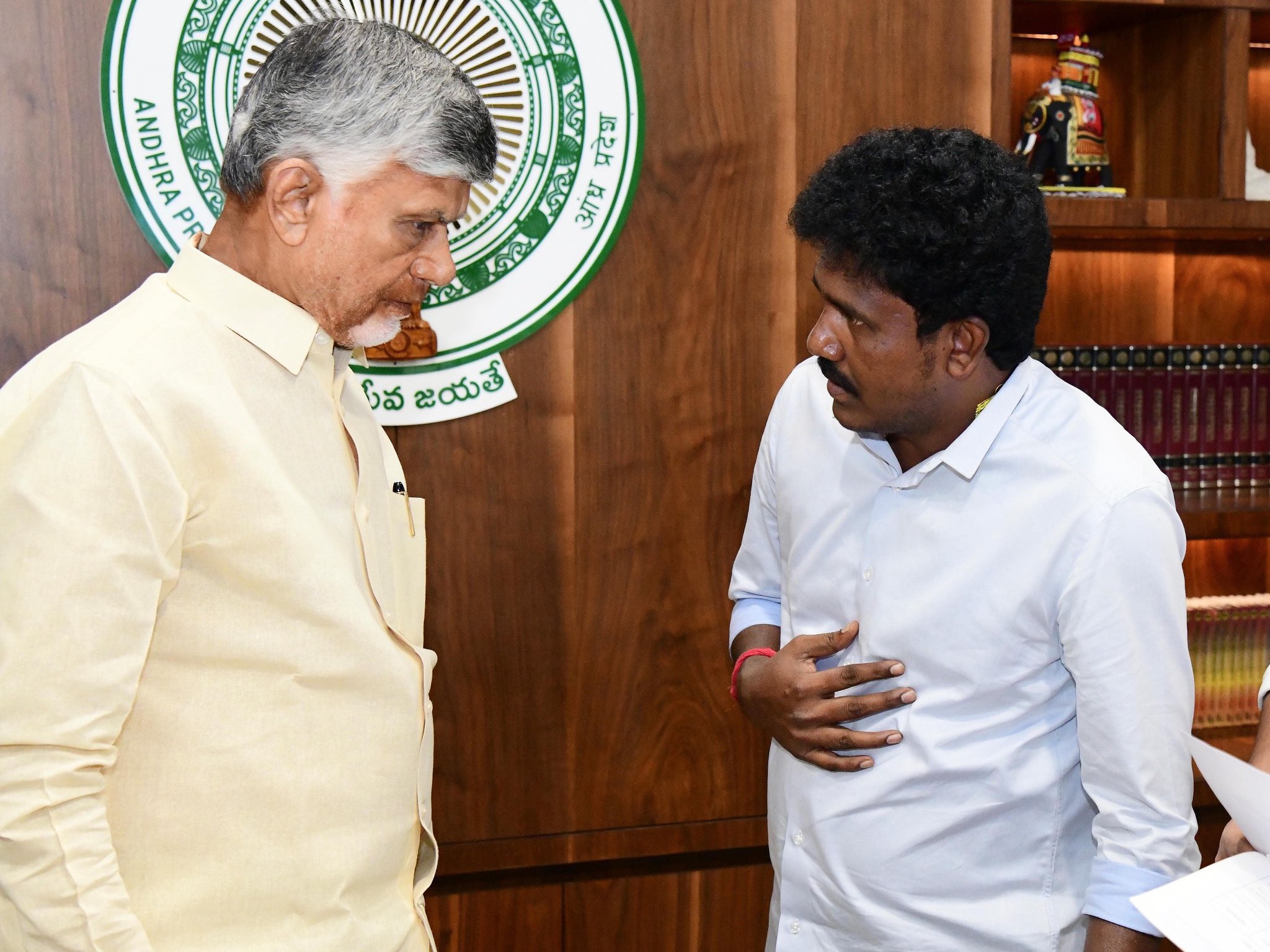 జలహారతికి రావాలంటూ సీఎంకు ఆహ్వానం