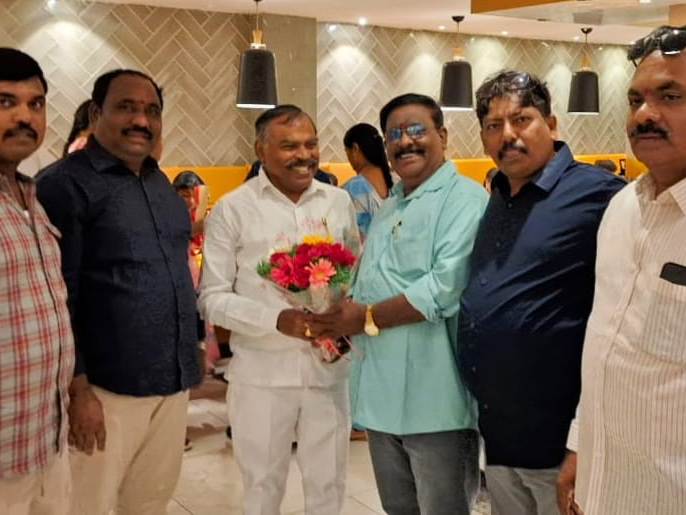 ఎంపీతో విశాఖ కార్పొరేట‌ర్ల భేటీ