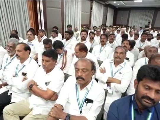 విస్తృత స్థాయి సమావేశంలో జిల్లా నేతలు